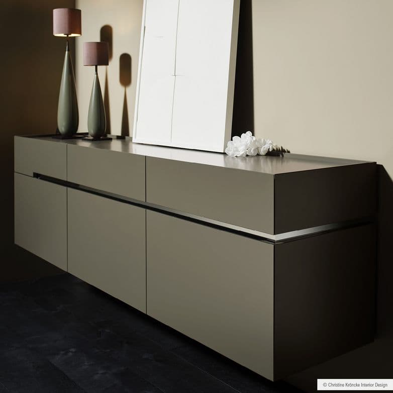 Regale, Sideboards, Vitrinen 8