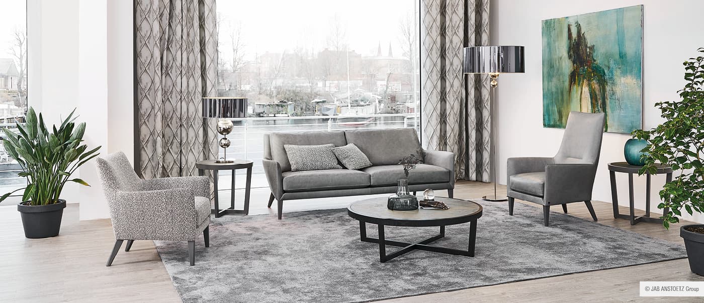 Sessel, Sofas, Betten 1